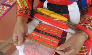 Độc đáo nghề dệt thổ cẩm của người Pà Thẻn