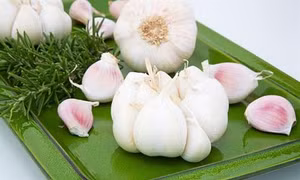Những thực phẩm không được kết hợp với tỏi