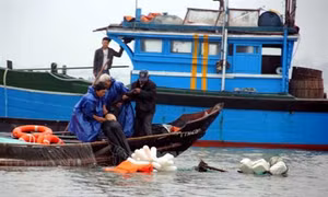 Cà Mau: Kịp thời cứu 6 ngư dân gặp nạn trên biển