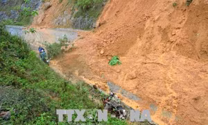 Sạt lở quốc lộ 279, tuyến đường Pá Uôn đi Tuần Giáo bị tê liệt gần 10 giờ