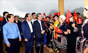 Thường trực Ban Bí thư Trần Quốc Vượng dự Ngày hội Đại đoàn kết toàn dân tộc tại Tuyên Quang