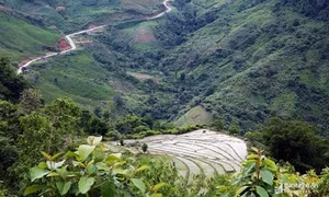 Bản Mông trên đỉnh Huồi Cọ