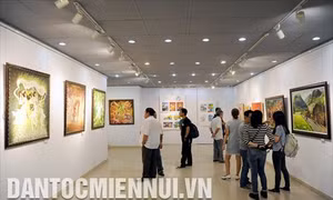 Triển lãm Những nhà nhiếp ảnh vẽ tranh lần 2 “Giấc mơ màu”