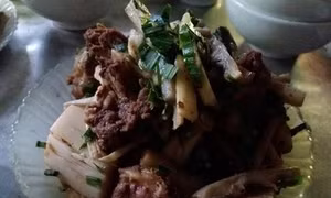 Độc đáo món măng trộn tro bếp của người Khơ Mú