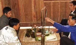 Lễ cúng bản của người Si La ở Điện Biên