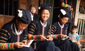 Trang phục của người Lô Lô đen