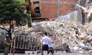 Thành phố Hồ Chí Minh: Sập nhà đang tháo dỡ, một người chết, hai người bị thương