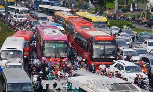 Ngày đầu đi làm trở lại sau kỳ nghỉ lễ, cửa ngõ phía đông Thành phố Hồ Chí Minh ùn tắc nghiêm trọng