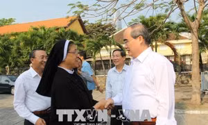 Bí thư Thành ủy Thành phố Hồ Chí Minh Nguyễn Thiện Nhân thăm, chúc Tết cơ sở Dòng Mến Thánh giá Thủ Thiêm