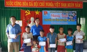 Chương trình “Chuyến xe tình nguyện” về với đồng bào thiểu số nghèo ở Bình Phước