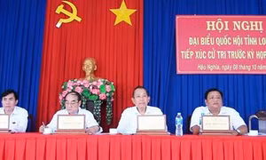 Phó Thủ tướng Thường trực Chính phủ Trương Hòa Bình tiếp xúc cử tri tại Long An