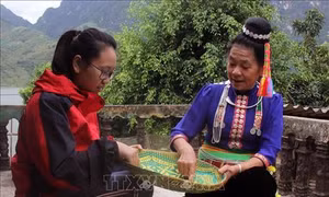 Giữ gìn bản sắc văn hóa của người Kháng ở Sơn La