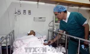 Bí thư Thành ủy Thành phố Hồ Chí Minh Nguyễn Thiện Nhân thăm các “hiệp sỹ” bị thương