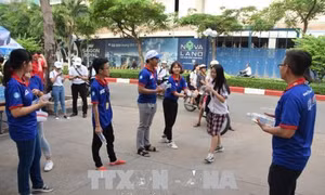 Những sinh viên tình nguyện đồng hành cùng thí sinh