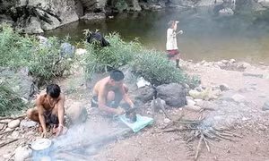 Người A Rem “ăn rừng”