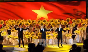 Chương trình Xuân Quê hương 2018 có chủ đề “Việt Nam rạng ngời tương lai”