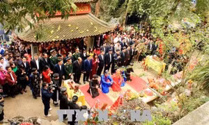Đầu xuân trẩy hội đền Đuổm