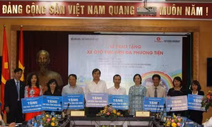 Tặng ô tô thư viện lưu động đa phương tiện cho người dân vùng đặc biệt khó khăn