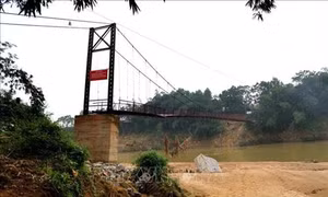 Người dân Văn Luông, Phú Thọ mong sớm có một cây cầu kiên cố