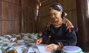Bà Amí Dzoan "giữ lửa" cho rượu cần truyền thống