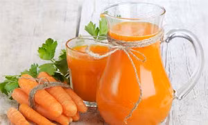 Vì sao nên uống nước ép cà rốt thường xuyên