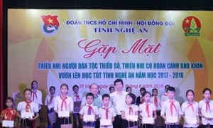 Nghệ An tuyên dương 200 thiếu nhi dân tộc thiểu số và thiếu nhi có hoàn cảnh khó khăn học giỏi năm học 2017-2018