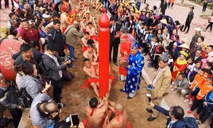 Nghi lễ “kéo co ngồi” đền Trấn Vũ