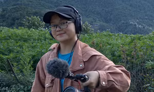 Sau ánh hào quang là những em thơ nơi bản làng