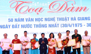 Tọa đàm 50 năm văn học nghệ thuật sau ngày Đất nước thống nhất: Từ dòng chảy sáng tạo đến vành đai văn hóa biên cương