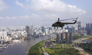 Phi đội trực thăng tập luyện, sẵn sàng biểu diễn trong Lễ kỷ niệm 50 năm Giải phóng miền Nam 