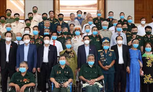 Thủ tướng Phạm Minh Chính gặp mặt, tri ân đại biểu Người có công với cách mạng. Ảnh: Dương Giang-TTXVN