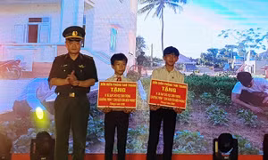 Đồn Biên phòng Tam Thanh (TP.Tam Kỳ) vừa tổ chức hội diễn văn nghệ “Tiếp bước dưới cờ Đảng” và ra mắt mô hình “Con nuôi đồn biên phòng”. Ảnh : baoquangnam.vn