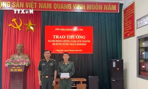 Tuyên dương chiến sĩ biên phòng dũng cảm cứu người dân bị lũ cuốn
