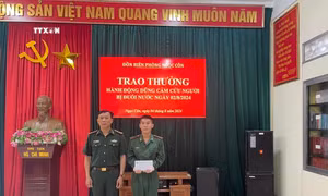 Tuyên dương chiến sĩ biên phòng dũng cảm cứu người dân bị lũ cuốn