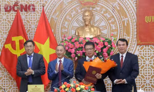 Bộ máy lãnh đạo UBND tỉnh Lâm Đồng (từ trái qua phải) gồm các ông Võ Ngọc Hiệp (Phó chủ tịch), Trần Văn Hiệp (Chủ tịch), Nguyễn Ngọc Phúc và Phạm S (đều là Phó chủ tịch). Ảnh: Chu Quốc Hùng-TTXVN 