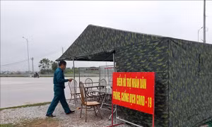 Một trong 10 điểm hỗ trợ phòng, chống dịch COVID-19 được thành lập tại thị xã Phổ Yên, tỉnh Thái Nguyên. Ảnh: Thu Hằng-TTXVN 