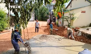 Các tuyến đường được bê tông hóa, mở rộng nhờ người dân tự nguyện hiến đất. Ảnh: TTXVN phát 