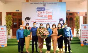 Các đơn vị chúc mừng Tỉnh đoàn Sơn La nhân dịp kỷ niệm 91 năm Ngày thành lập Đoàn Thanh niên Cộng sản Hồ Chí Minh (26/3/1931-26/3/2022). Ảnh: Quang Quyết-TTXVN