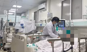 Nghệ An: Điều tra nguyên nhân 5 người ngộ độc sau bữa rượu
