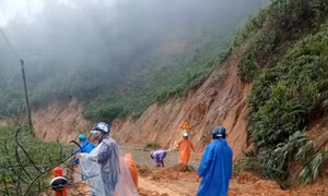 Mưa lớn gây sạt lở nhiều nơi ở huyện miền núi Nam Trà My, Quảng Nam