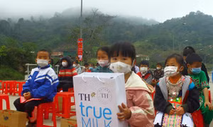 Chương trình nhằm mang lại điều kiện học tập tốt nhất cho những học sinh vùng biên giới. Ảnh: Tá Chuyên/TTXVN 