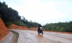 Dự án tuyến đường Prao-Tà Lu-Zà Hung ở huyện Đông Giang (tỉnh Quảng Nam). Ảnh: baoquangnam.vn