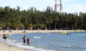 Bãi biển Mũi Nai, thành phố Hà Tiên (Kiên Giang). Ảnh: Lê Huy Hải - TTXVN 