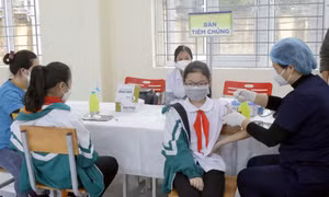 Dịch COVID-19: Ngày 30/12, ca mắc COVID-19 mới giảm; vẫn cần theo dõi chặt sự xuất hiện các biến thể mới