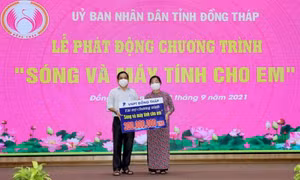 VNPT Đồng Tháp hỗ trợ 300 triệu đồng cho Chương trình Sóng và máy tính cho em. Nguồn: giaoducthoidai.vn