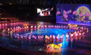 Màn nhảy flashmob của 250 tình nguyện viên xếp theo hình ngôi sao 5 cánh, chào mừng SEA Games 31. Ảnh: TTXVN 