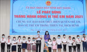 Lễ phát động Tháng hành động vì trẻ em năm 2021 với chủ đề “Chung tay bảo đảm thực hiện quyền trẻ em, bảo vệ trẻ em trong thiên tai, dịch bệnh". Ảnh: Hồng Thái - TTXVN