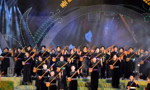 Biểu diễn nghệ thuật hát Then đàn Tính của đồng bào dân tộc Tày tại Lễ khai mạc Tuần Văn hóa - Du lịch, Hội mùa vàng Bình Liêu năm 2022. Ảnh: Thanh Vân - TTXVN 