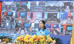 Chủ tịch Hội liên hiệp phụ nữ tỉnh Gia Lai nhiệm kỳ 2021-2026 - bà Rơ Chăm H'Hồng phát biểu tại Đại hội. Ảnh: Hồng Điệp - TTXVN