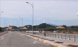 Dự án Đê chống ngập sông Hồng kết hợp với đường giao thông khu vực xã Giới Phiên, thành phố Yên Bái, với tổng mức đầu tư trên 470 tỷ đồng đã hoàn thành và đưa vào sử dụng từ tháng 6/2021. Ảnh: Tiến Khánh - TTXVN